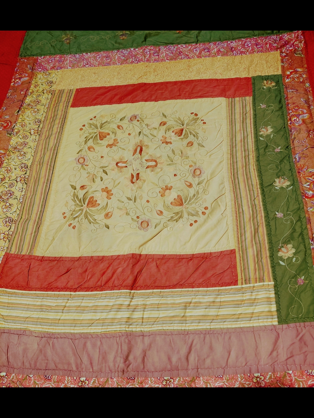 VINTAGE Handmade Queen Patchwork Floral Quilt - Red, Green, Cream 86"L X 83"W